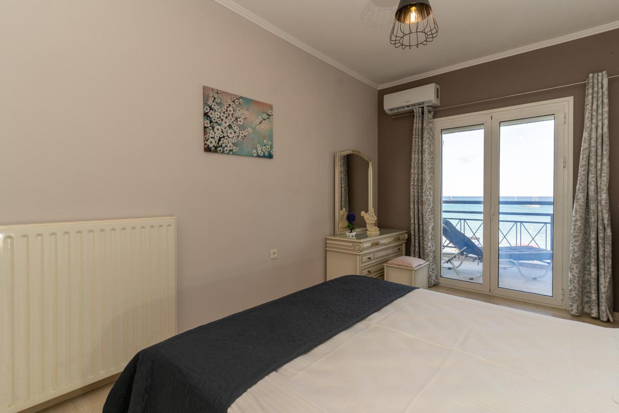 George Beachfront Apartment *